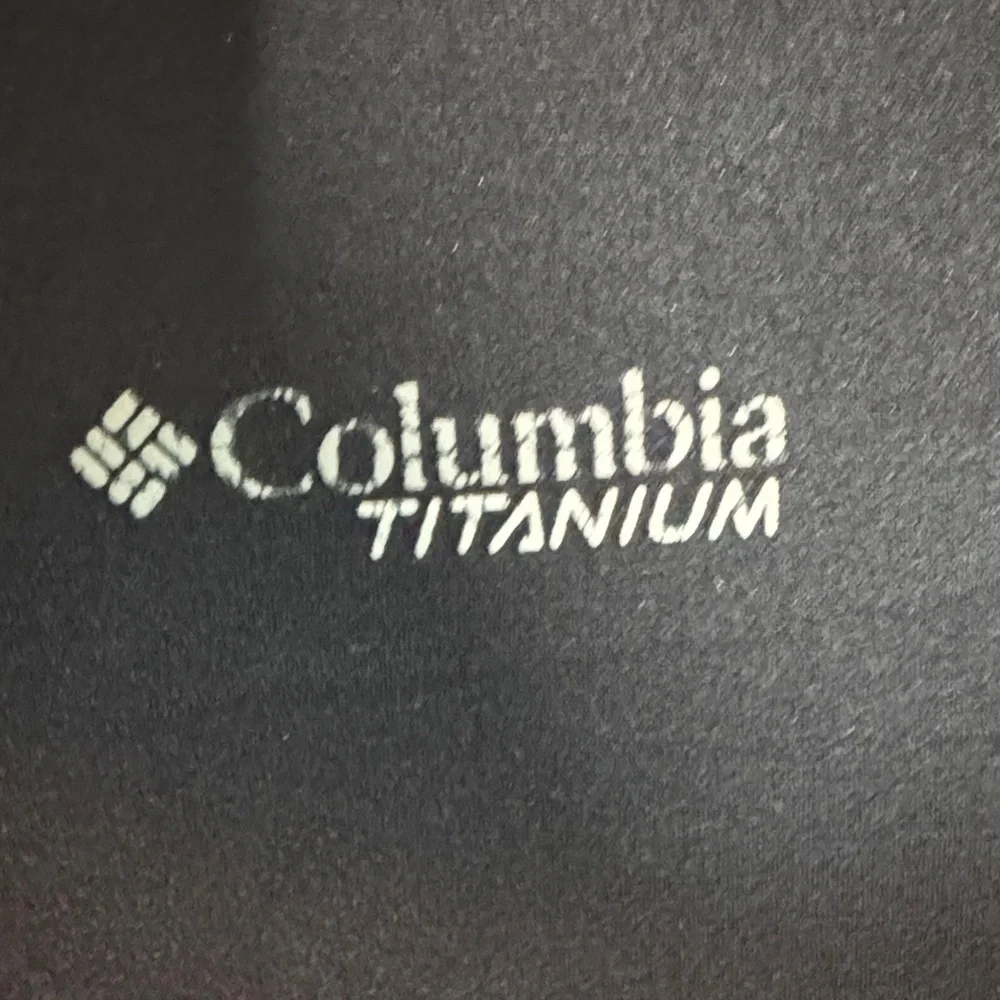 Columbia Black and Gray Swim Rash Guard Shirt